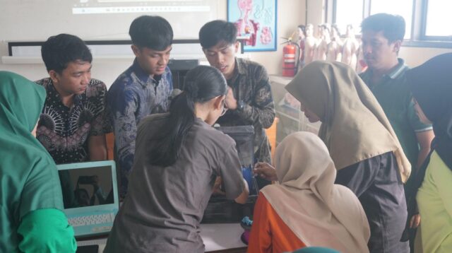 Mahasiswa MBKM Universitas Sebelas Maret melaksanakan kegiatan Workshop 3D Printing di SMPN 20 Surakarta pada Jum’at (19/6/2026). (Dok. Pribadi)