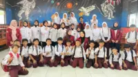 Mahasiswa Program Studi Ilmu Komunikasi Universitas Bina Bangsa bersama siswa kelas V SDN Cilampang usai kegiatan edukasi interaktif bertema anti-bullying pada Selasa (9/6/2026). (doc. pribadi) Mahasiswa Program Studi Ilmu Komunikasi Universitas Bina Bangsa bersama siswa kelas V SDN Cilampang usai kegiatan edukasi interaktif bertema anti-bullying pada Selasa (9/6/2026). (doc. pribadi)