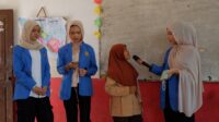 Peserta aktif bertanya mengenai materi yang disampaikan, berebut menjawab pertanyaan saat kuis, dan tidak ragu untuk membagikan pengalaman mereka mengenai uang saku. (doc. Tim PKM 2026) Peserta aktif bertanya mengenai materi yang disampaikan, berebut menjawab pertanyaan saat kuis, dan tidak ragu untuk membagikan pengalaman mereka mengenai uang saku. (doc. Tim PKM 2026)