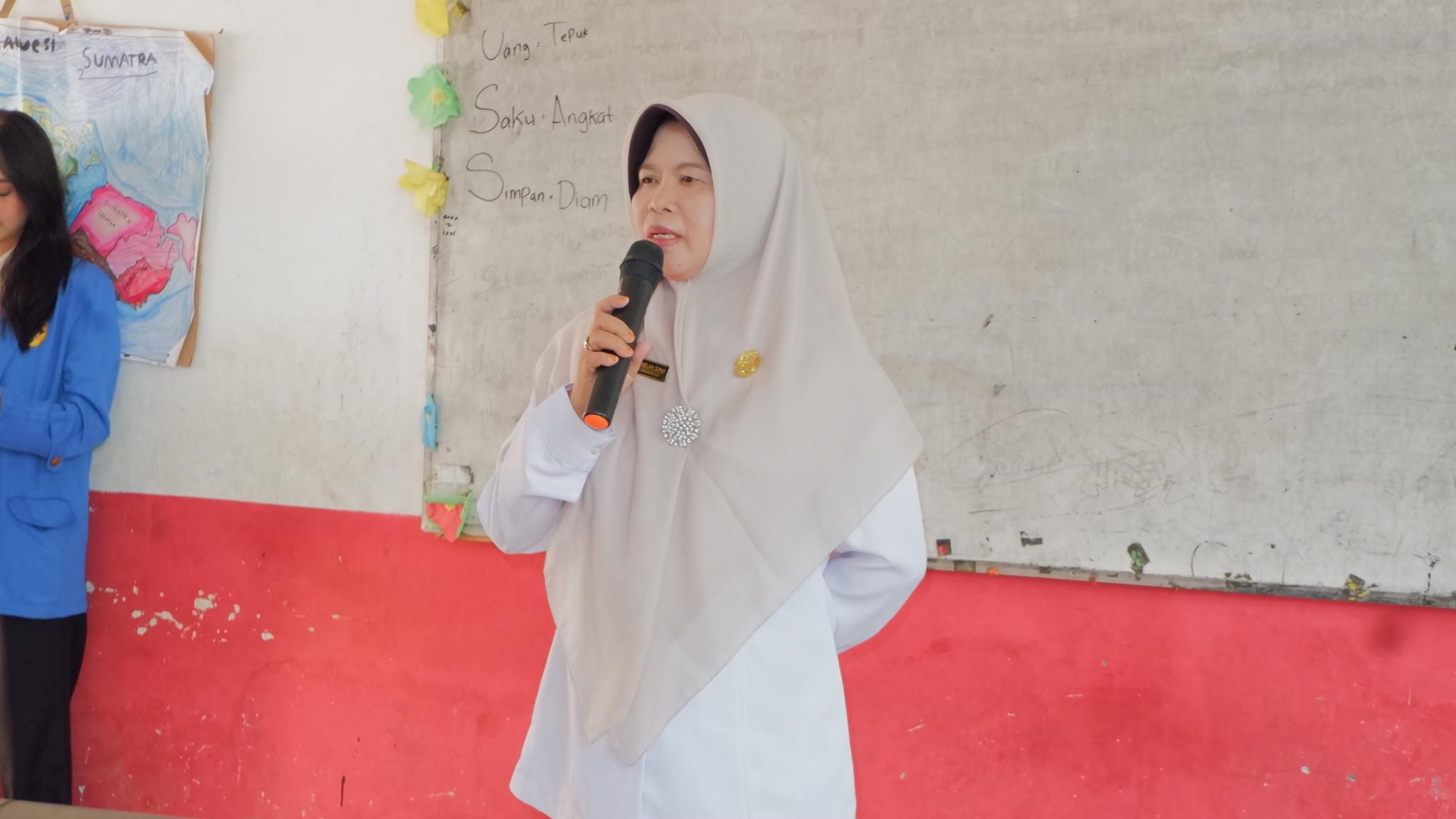 Sambutan dari Kepala Sekolah SD Negeri kadusirung 2 pada pembukaan kegiatan PKM . (doc. Tim PKM 2026)