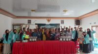 Mahasiswa Program Studi Teknik Kimia dan Agroteknologi Universitas Sebelas Maret (UNS) Surakarta bersama masyarakat dan kelompok tani Desa Nglembu, Kecamatan Sambi, Kabupaten Boyolali, berfoto bersama usai kegiatan sosialisasi dan demonstrasi pembuatan pupuk bokashi dalam Program Hibah Pembelajaran Berdampak. (doc. pribadi) Mahasiswa Program Studi Teknik Kimia dan Agroteknologi Universitas Sebelas Maret (UNS) Surakarta bersama masyarakat dan kelompok tani Desa Nglembu, Kecamatan Sambi, Kabupaten Boyolali, berfoto bersama usai kegiatan sosialisasi dan demonstrasi pembuatan pupuk bokashi dalam Program Hibah Pembelajaran Berdampak. (doc. pribadi)