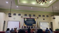 Suasana diskusi publik yang digelar Aliansi BEM Solo di Aula Gedung Perpustakaan Universitas Bangun Nusantara (UNIVET), Surakarta, Senin (22/6/2026). Kegiatan yang diikuti 107 mahasiswa dari berbagai perguruan tinggi di Solo Raya itu membahas peran pemuda dalam mengawal ekonomi kerakyatan serta merawat ruang demokrasi agar tetap sehat dan partisipatif. (Foto: Dok Pribadi) Suasana diskusi publik yang digelar Aliansi BEM Solo di Aula Gedung Perpustakaan Universitas Bangun Nusantara (UNIVET), Surakarta, Senin (22/6/2026). Kegiatan yang diikuti 107 mahasiswa dari berbagai perguruan tinggi di Solo Raya itu membahas peran pemuda dalam mengawal ekonomi kerakyatan serta merawat ruang demokrasi agar tetap sehat dan partisipatif. (Foto: Dok Pribadi)