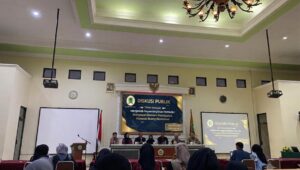 Suasana diskusi publik yang digelar Aliansi BEM Solo di Aula Gedung Perpustakaan Universitas Bangun Nusantara (UNIVET), Surakarta, Senin (22/6/2026). Kegiatan yang diikuti 107 mahasiswa dari berbagai perguruan tinggi di Solo Raya itu membahas peran pemuda dalam mengawal ekonomi kerakyatan serta merawat ruang demokrasi agar tetap sehat dan partisipatif. (Foto: Dok Pribadi)