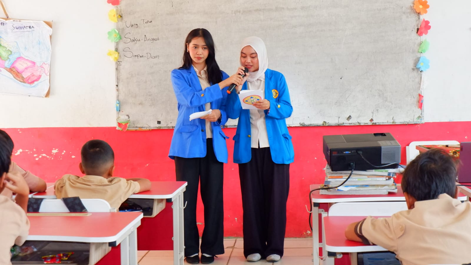 Pembukaan yang dipandu oleh Indana Zulfa selaku Master of Ceremony (MC). (doc. Tim PKM 2026)