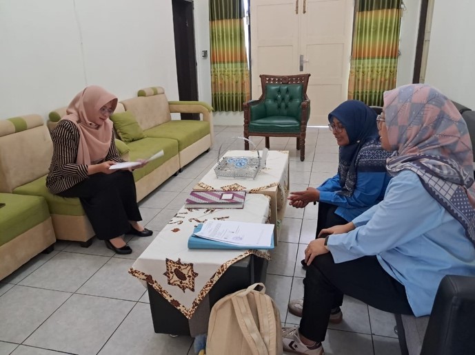 Koordinasi Kegiatan Pengabdian dengan Pihak SMAN 2 Karanganyar. (Doc. Pribadi)