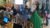 Pelaku UMKM Kota Yogyakarta mengikuti pelatihan Business Model Canvas dalam program kolaborasi Dinas Koperasi dan UMKM Kota Yogyakarta bersama FEB UPN “Veteran” Yogyakarta pada 2023. Pelaku UMKM Kota Yogyakarta mengikuti pelatihan Business Model Canvas dalam program kolaborasi Dinas Koperasi dan UMKM Kota Yogyakarta bersama FEB UPN “Veteran” Yogyakarta pada 2023.