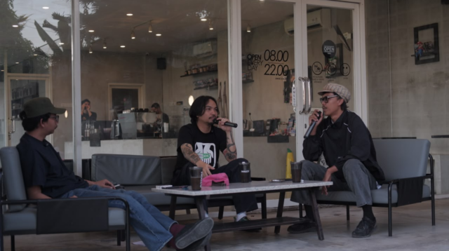 Suasana bincang seru bareng Amir, Jiwe dan Sidha di Swalco Coffee, Kalasan, Sleman Pada Kamis (2/07/2026). (Dok. Pribadi)