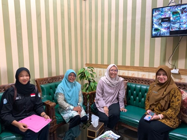 Survei lokasi kegiatan pengabdian kepada masyarakat di SMAN 2 Karanganyar. (Doc. Pribadi)
