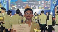 Alfath mendapatkan piagam penghargaan sebagai “Insan UGM Berprestasi” Alfath mendapatkan piagam penghargaan sebagai “Insan UGM Berprestasi”