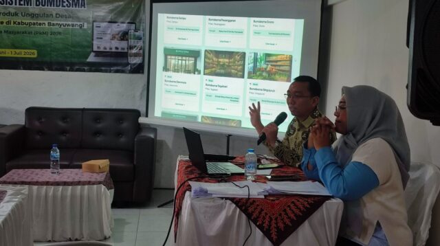 Tim Pengabdian kepada Masyarakat (PKM) Fakultas Ekonomi dan Bisnis Universitas Pembangunan Nasional (UPN) "Veteran" Jawa Timur saat menggelar pelatihan digital marketing bagi Forum Komunikasi (FORKOM) BUMDesma Kabupaten Banyuwangi pada (1/7/2026). (Dok. Tim PKM UPN “Veteran” Jawa Timur)