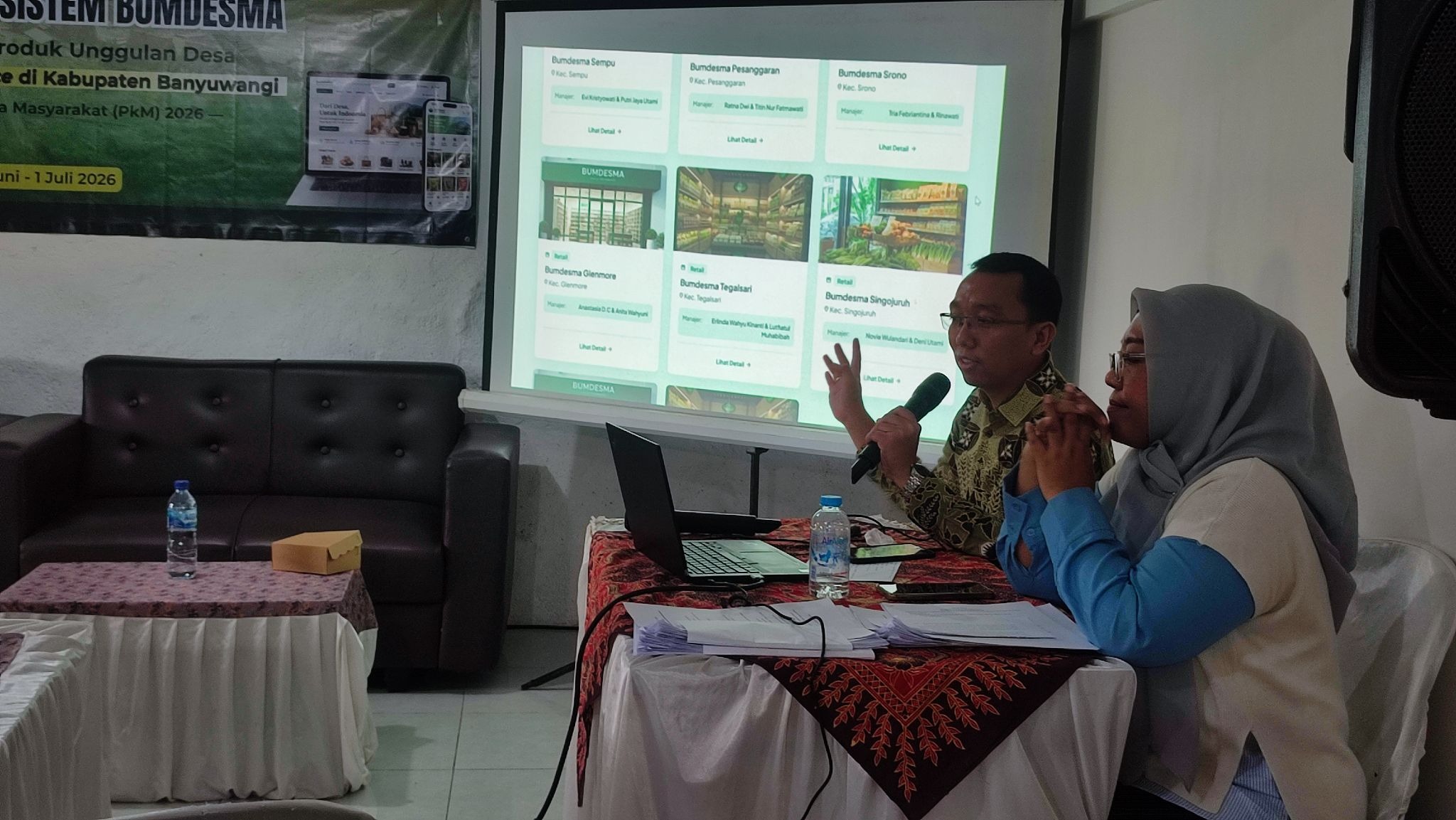 Tim Pengabdian kepada Masyarakat (PKM) Fakultas Ekonomi dan Bisnis Universitas Pembangunan Nasional (UPN) "Veteran" Jawa Timur saat menggelar pelatihan digital marketing bagi Forum Komunikasi (FORKOM) BUMDesma Kabupaten Banyuwangi pada (1/7/2026). (Dok. Tim PKM UPN “Veteran” Jawa Timur)