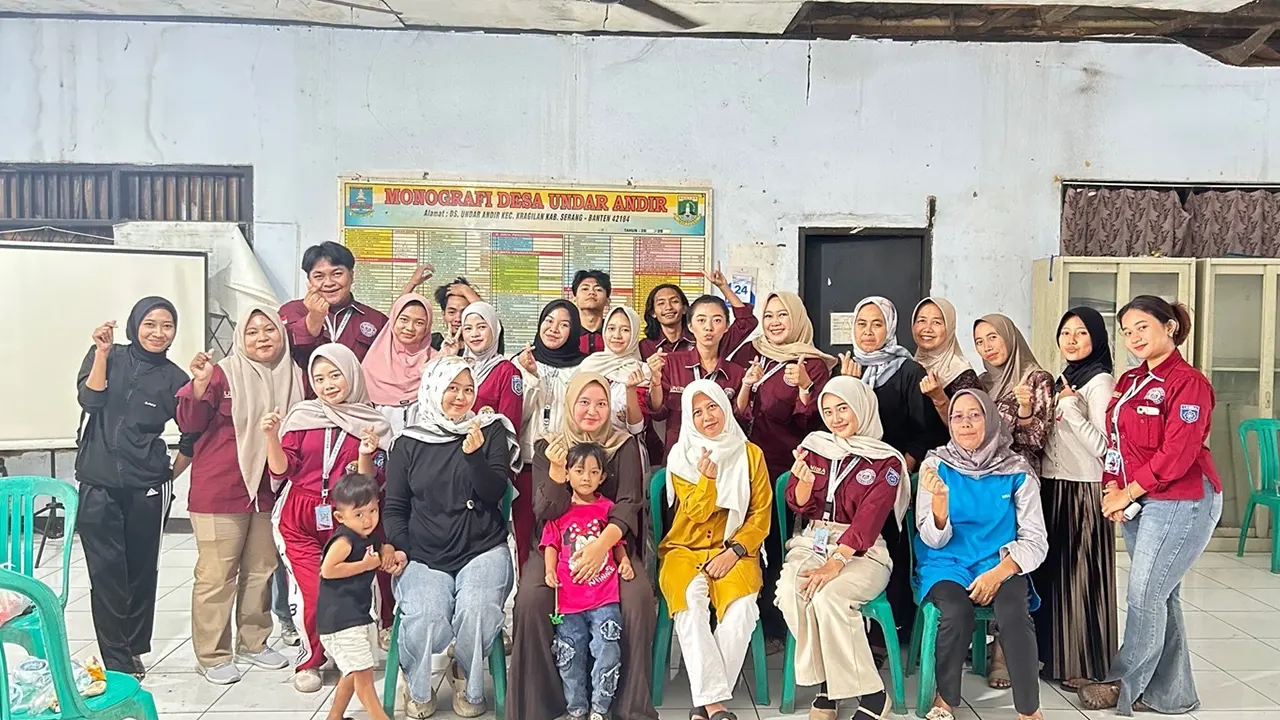 Mahasiswa Kuliah Kerja Mahasiswa (KKM) Kelompok 37 Universitas Bina Bangsa (UNIBA) menggelar kegiatan Cek Kesehatan Gratis (CKG) sebagai salah satu program kerja di bidang kesehatan pada Minggu (26/7/2026)di Balai Desa Undar Andir, Kecamatan Kragilan, Kabupaten Serang. (Doc. Tim KKM)