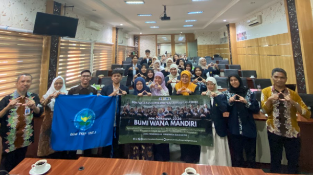 Tim PPK Ormawa memaparkan inovasi program pemberdayaan masyarakat yang akan dilaksanakan di Desa Tanahwulan, Kecamatan Maesan, Kabupaten Bondowoso.