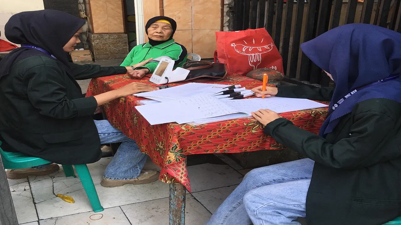 Mahasiswa KKN UIN Sunan Ampel Surabaya lakukan pendampingan kegiatan posga di RW 7 Bendul Merisi, Wonocolo, Surabaya (Doc. Pribadi)