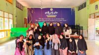 Mahasiswa KKN Kelompok 155 membuat produk pangan Serundeng Ubi bersama Santriwati PonPes Agribisnis Muhammadiyah Nawawi Djamil. (Dok. Pribadi/Mahasiswa KKN 155 UMRI) Mahasiswa KKN Kelompok 155 membuat produk pangan Serundeng Ubi bersama Santriwati PonPes Agribisnis Muhammadiyah Nawawi Djamil. (Dok. Pribadi/Mahasiswa KKN 155 UMRI)