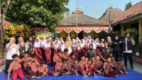 Kelompok Kuliah Kerja Mahasiswa (KKM) 27 Universitas Bina Bangsa (UNIBA) melaksanakan sosialisasi dan edukasi tentang Stop Kekerasan Seksual kepada siswa-siswi Sekolah Dasar Negeri (SDN) Kebon Ratu, Desa Kebon Ratu, Kecamatan Lebak Wangi, Kabupaten Serang, Banten. (Dok. Pribadi/Mahasiswa (KKM) 27)