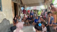 Tim Mahasiswa Kuliah Kerja Mahasiswa (KKM) Kelompok 86 Universitas Bina Bangsa (UNIBA) menyelenggarakan pelatihan pembuatan brownies kukus bersama warga setempat khususnya para ibu rumah tangga untuk menambah ragam ide olahan kuliner bernilai jual. (Dok. Pribadi/Kelompok KKM 86 UNIBA)