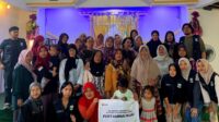 Dokumentasi bersama setelah pelaksanaan sosialisasi dan praktik pembuatan briket biomassa di Tamariz Cafe pada Jumat (14/8/2026) (Dok. Pribadi/KKN 50 UNS) Dokumentasi bersama setelah pelaksanaan sosialisasi dan praktik pembuatan briket biomassa di Tamariz Cafe pada Jumat (14/8/2026) (Dok. Pribadi/KKN 50 UNS)