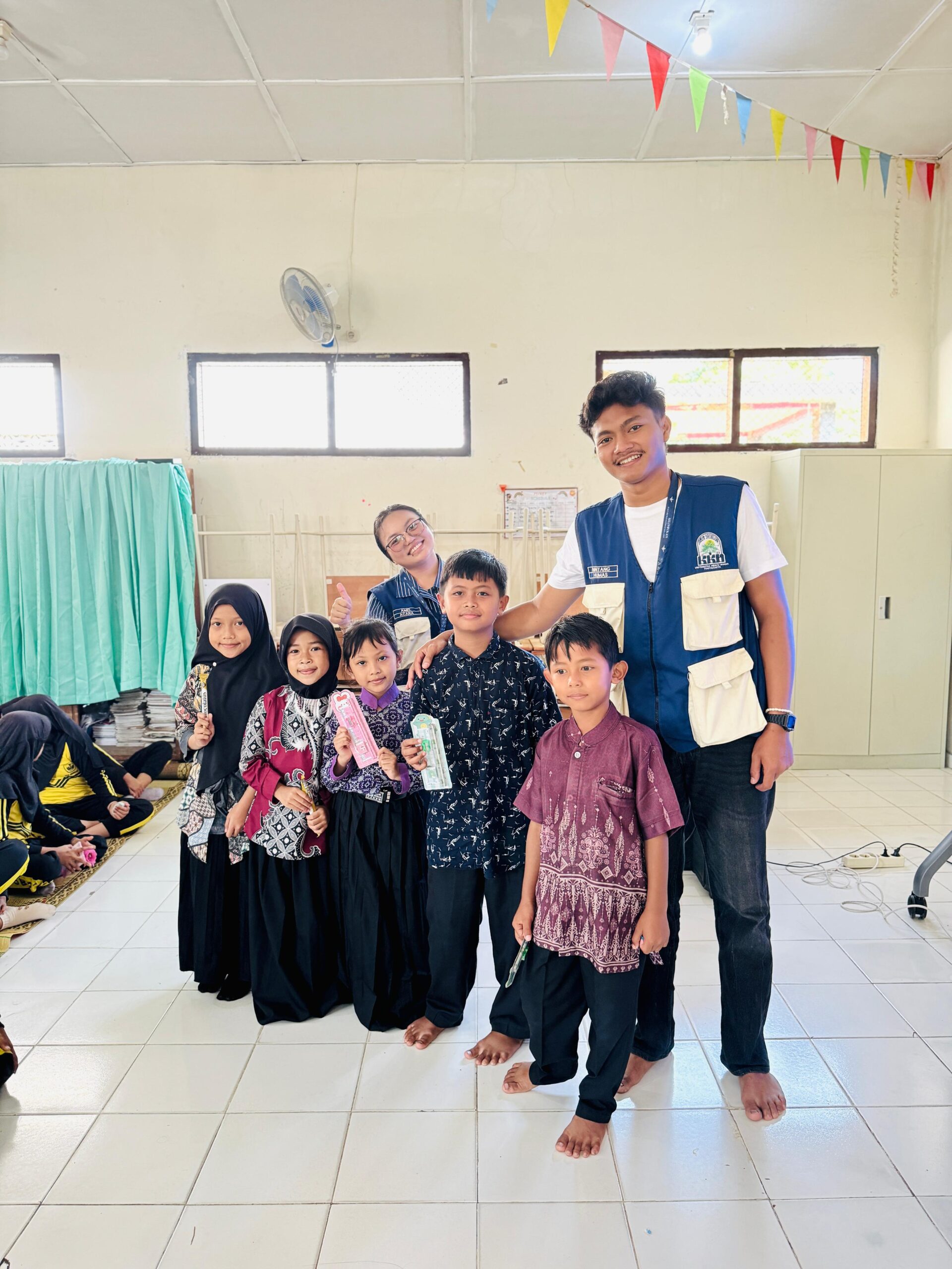 Antusiasme dan partisipasi siswa/i SD Negeri Srowolan dalam mengikuti kegiatan program kerja
Cyber Smart Kids: Bijak Berteknologi di Era Digital bersama Mahasiswa KKN PPM kelompok 105. Jumat, 31/07/2026. (Doc. Pribadi)