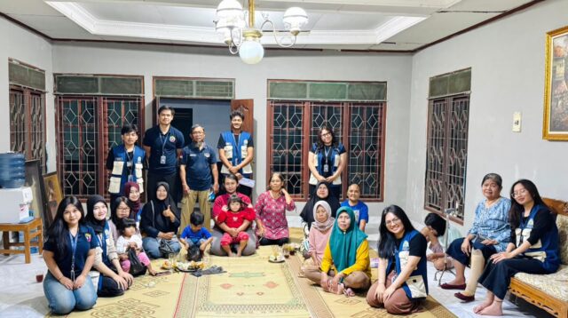 Foto bersama Mahasiswa KKN PPM UMBY Kelompok 105 dengan peserta UMKM Go Digital. (Doc. Pribadi)