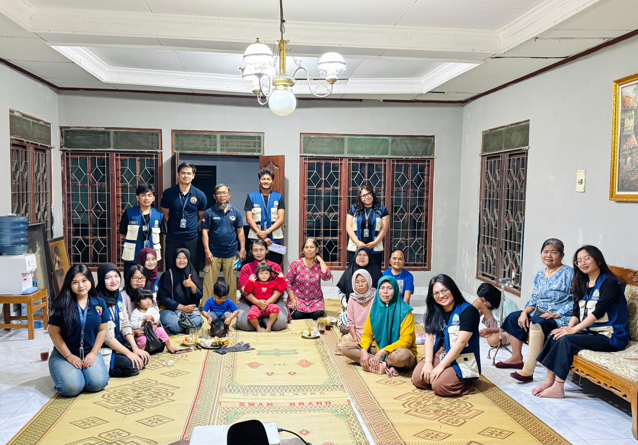 Foto bersama Mahasiswa KKN PPM UMBY Kelompok 105 dengan peserta UMKM Go Digital. (Doc. Pribadi)