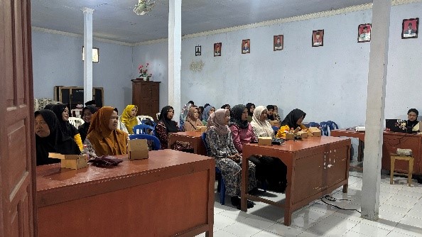 Antusias para pelaku UMKM Desa Cepedak saat menyimak materi. (Dok. Pribadi/KKN 216 UNS)