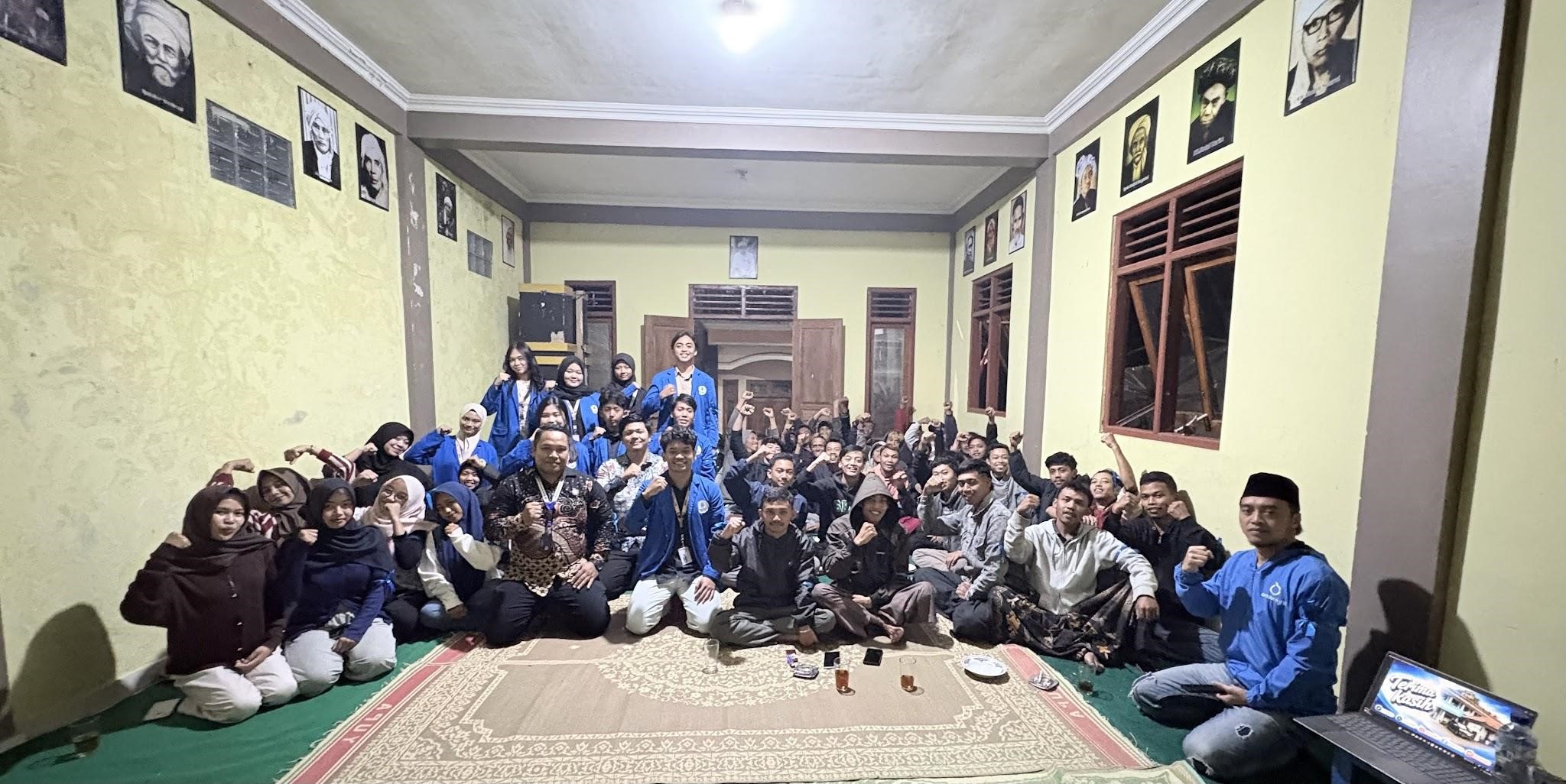 Dokumentasi bersama setelah pelaksanaan Edukasi mengenai bahaya narkoba di Dusun Kintelan, Desa Kaponan, Kecamatan Pakis, Kabupaten Magelang, Jawa Tengah (11/8/2026). (Dok. Pribadi/KKN UMBY 82)