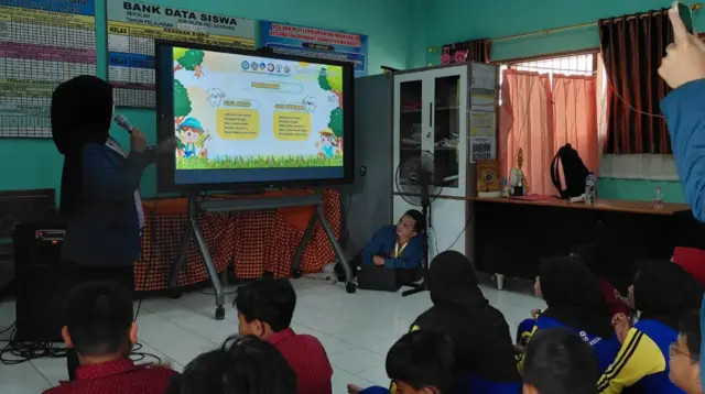 Suasana interaktif dan penuh antusiasme bersama Panitia Jagawana 5.0 di Senyum Nirmala. (Dok. Staff Divisi Publikasi, Desain dan Dokumentasi Jagawana 5.0)