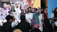Wawah Sri Sunenti saat menerima penghargaan dalam rangkaian Putra Putri Budaya Banten 2026. (Dok. Pribadi) Wawah Sri Sunenti saat menerima penghargaan dalam rangkaian Putra Putri Budaya Banten 2026. (Dok. Pribadi)