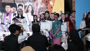 Wawah Sri Sunenti saat menerima penghargaan dalam rangkaian Putra Putri Budaya Banten 2026. (Dok. Pribadi)