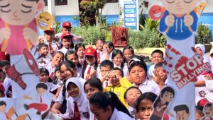 Siswa SD Negeri 040472 Beganding mengikuti kegiatan sosialisasi anti-bullying yang digelar Kelompok 17 KPM Mandiri UIN Suna, Selasa (11/8/2026). (Dok. Pribadi/Kelompok 17 KPM Mandiri UIN SUNA)