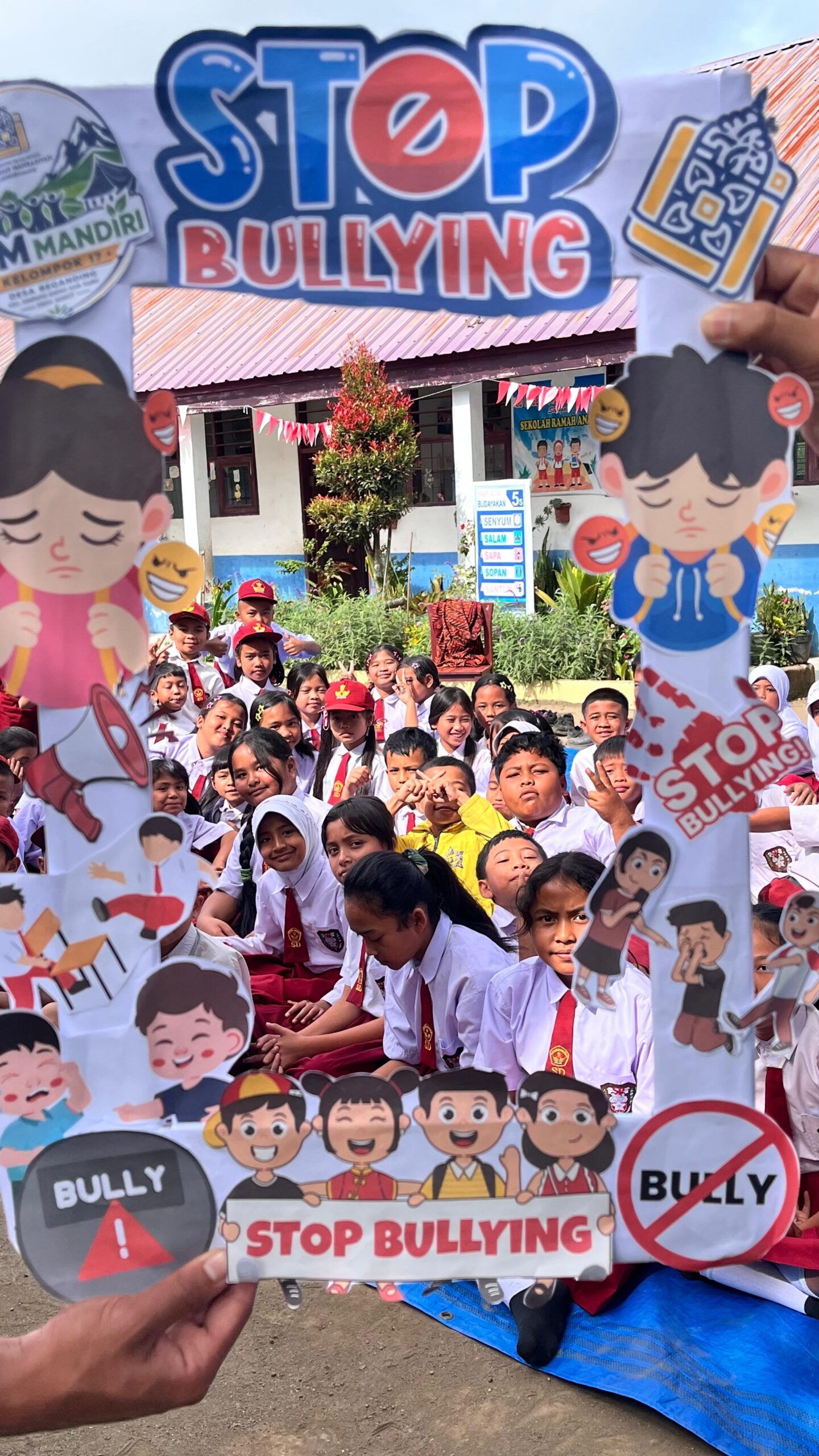 Siswa SD Negeri 040472 Beganding mengikuti kegiatan sosialisasi anti-bullying yang digelar Kelompok 17 KPM Mandiri UIN Suna, Selasa (11/8/2026). (Dok. Pribadi/Kelompok 17 KPM Mandiri UIN SUNA)