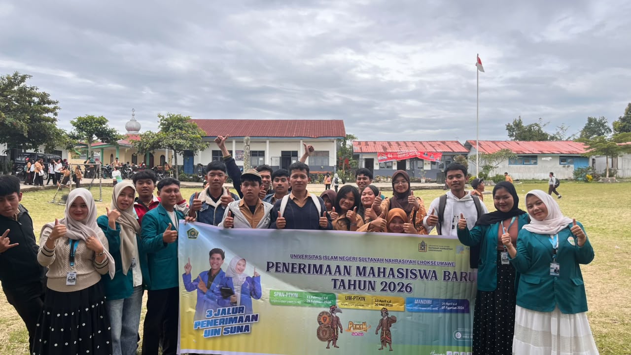 Dokumentasi bersama setelah pelaksanaan kegiatan sosialisasi pendidikan di SMA Negeri Simpangempat. (Dok. Pribadi/Kelompok 17 KPM Mandiri UIN SUNA)
