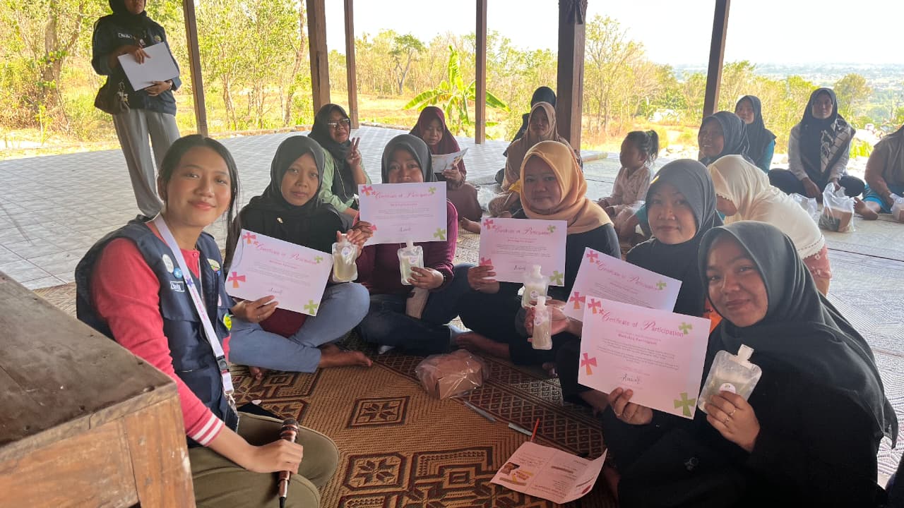 Antusias para Ibu-Ibu masyarakat Padukuhan Gunungsari saat mengikuti Workshop kewirausahaan. (Dok. Pribadi/KKN 235 UNS)