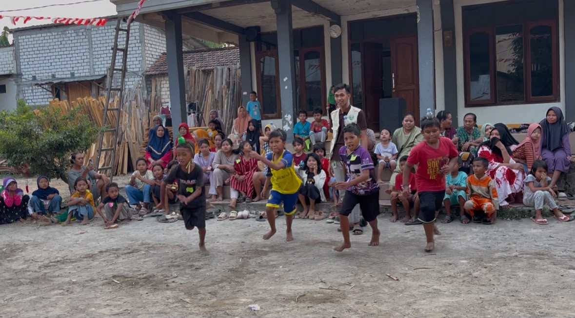 Antusias peserta lomba estafet dalam rangka merayakan HUT ke-81 Kemerdekaan Republik Indonesia di Desa Sumberagung, Kecamatan Plumpang, Kabupaten Tuban. (Dok. Pribadi/KKN 192 UMM)