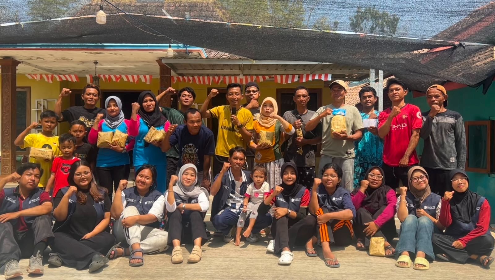 Kegiatan semarak peringatan HUT ke-81 Republik Indonesia di Padukuhan Langsep hasil kolaborasi antara Mahasiswa KKN UNS Kelompok 71, Karang Taruna, dan masyarakat setempat, Minggu (16/8/2026). (Dok. Pribadi/Mahasiswa KKN Kelompok 71 UNS)