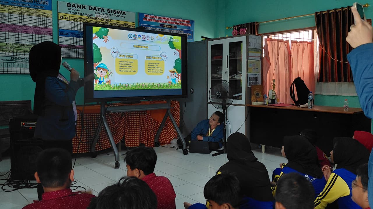 Suasana interaktif dan penuh antusiasme bersama Panitia Jagawana
5.0 di Senyum Nirmala. (Sumber foto: Staff Divisi Publikasi, Desain dan Dokumentasi Jagawana 5.0)