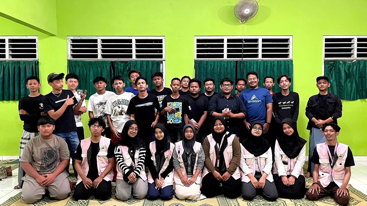Pelaksanaan pelatihan peer counselor untuk karang taruna RT 5, 6, dan 7 di aula SD Negeri 1 Wijirejo. (Dok. Pribadi/KKN 06 UNS)