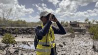 Pengukuran Tinggi Pohon Mangrove Menggunakan LRF. (Doc. Pribadi)
