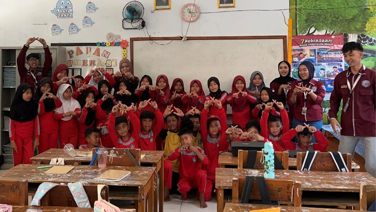Dokumentasi bersama setelah pelaksanaan edukasi mengenai anti-bullying di SDN 1 Warunggunung, Kabupaten Lebak, Rabu (22/7/2026). (Dok. Pribadi/KKM 86 UNIBA)
