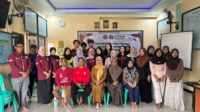 Mencegah perundungan dimulai dari keluarga. KKM 27 Universitas Bina Bangsa bersama masyarakat Desa Kebon Ratu menggelar edukasi parenting untuk memperkuat peran orang tua dalam menciptakan lingkungan yang aman, nyaman, dan ramah bagi tumbuh kembang anak. (Doc. Pribadi) Mencegah perundungan dimulai dari keluarga. KKM 27 Universitas Bina Bangsa bersama masyarakat Desa Kebon Ratu menggelar edukasi parenting untuk memperkuat peran orang tua dalam menciptakan lingkungan yang aman, nyaman, dan ramah bagi tumbuh kembang anak. (Doc. Pribadi)