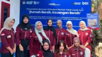 Dokumentasi bersama setelah pelaksaan kegiatan sosial penyerahan 1.000 sembako dan mengawal penyerahan bantuan RTLH di Desa Warunggunung. (Dok. Pribadi/ KKM 86 UNIBA) Dokumentasi bersama setelah pelaksaan kegiatan sosial penyerahan 1.000 sembako dan mengawal penyerahan bantuan RTLH di Desa Warunggunung. (Dok. Pribadi/ KKM 86 UNIBA)