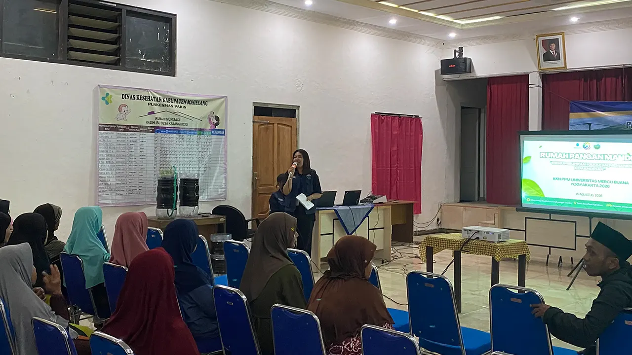 Mahasiswa KKN-PPM Reguler XLIX Universitas Mercu Buana Yogyakarta (UMBY) Kelompok 18 saat memaparkan materi. (Dok. Pribadi/KKN-PPM 18 UMBY )