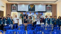 Mahasiswa BBK 8 Universitas Airlangga (UNAIR) bersama jajaran pemerintah Kecamatan Pitu dan sejumlah pihak terkait berfoto bersama seusai pelaksanaan Expo KKN di Kecamatan Pitu, Kabupaten Ngawi, Rabu (5/8/2026). (Dok. Pribadi/Mahasiswa BBK 8 UNAIR) Mahasiswa BBK 8 Universitas Airlangga (UNAIR) bersama jajaran pemerintah Kecamatan Pitu dan sejumlah pihak terkait berfoto bersama seusai pelaksanaan Expo KKN di Kecamatan Pitu, Kabupaten Ngawi, Rabu (5/8/2026). (Dok. Pribadi/Mahasiswa BBK 8 UNAIR)