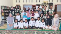 Anak-anak Dusun Sekendi bersama mahasiswa Kelompok 42 KKN-PPM XLIX UMBY seusai mengikuti kegiatan edukasi tentang bahaya merokok dan pentingnya menerapkan pola hidup sehat sejak dini di Dusun Sekendi, Desa Pogalan, Kecamatan Pakis, Kabupaten Magelang. (Doc. Pribadi)
