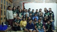 Mahasiswa KKN 64 UMBY bersama anggota Karang Taruna dan warga Dusun Banter dalam kegiatan pelatihan penguatan kapasitas melalui kepemimpinan, manajemen organisasi, dan public speaking pada Minggu (9/8/2026). (Doc. Pribadi) Mahasiswa KKN 64 UMBY bersama anggota Karang Taruna dan warga Dusun Banter dalam kegiatan pelatihan penguatan kapasitas melalui kepemimpinan, manajemen organisasi, dan public speaking pada Minggu (9/8/2026). (Dok. Pribadi/Kelompok 103 KKN-PPM UMBY)