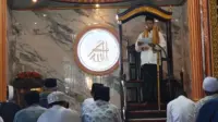 Khotbah Jum’at dengan membaca draf materi “Tobat Ekologis: Menjaga Bumi sebagai Amanah Ilahi” oleh Bapak Manshur petugas khutbah dan pengurus takmir Masjid Al Amin Dusun Pancuran, Jum’at (24/07/2026). (Dok. Pribadi/Kelompok KKN 120 UIN Sunan Kalijaaga Yogyakarta) Khotbah Jum’at dengan membaca draf materi “Tobat Ekologis: Menjaga Bumi sebagai Amanah Ilahi” oleh Bapak Manshur petugas khutbah dan pengurus takmir Masjid Al Amin Dusun Pancuran, Jum’at (24/07/2026). (Dok. Pribadi/Kelompok KKN 120 UIN Sunan Kalijaaga Yogyakarta)