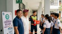 Ilustrasi: Sosialisasi Penerapan K3 di Sekolah: Pengenalan APAR dan Kotak P3k, Marka Jalur Evakuasi, Banner, dan Keadaan di Lingkungan Sekolah yang Nyaman dan Aman.