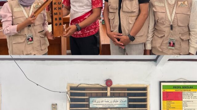 Dokumentasi penyerahan alat press sampah plastik diharapkan dapat memberikan manfaat jangka panjang bagi ekosistem sekolah. (Dok. Pribadi/KKN 86 UNIBA)