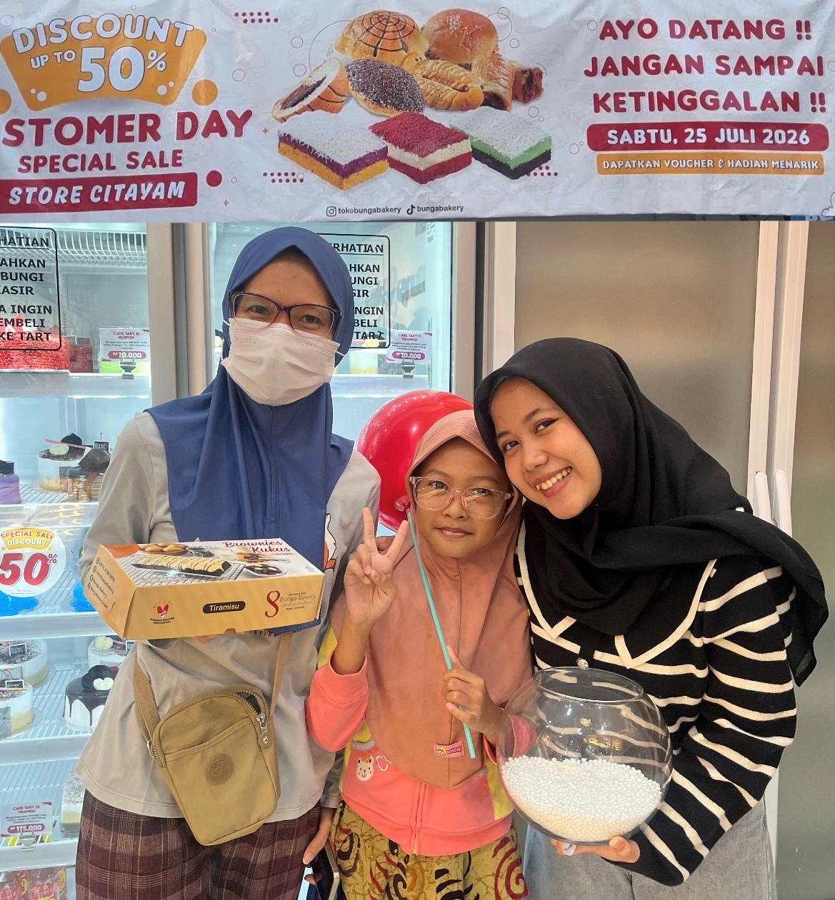 Perayaan Customer Day menjadi momen spesial bagi Bunga Bakery untuk semakin mempererat tali silaturahmi sekaligus menghadirkan pengalaman berbelanja yang menyenangkan dan penuh kejutan bagi masyarakat Citayam dan sekitarnya. (Dok. Pribadi)